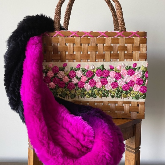 Silk embroidered bag with pink roses (medium) - Picture 6 of 7